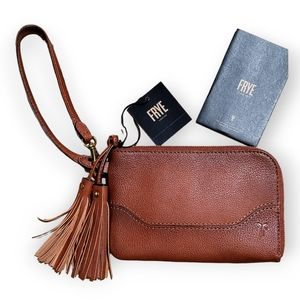 💞Host Pick!💞 Frye | Paige Wristlet